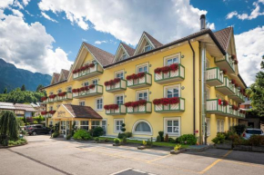Гостиница Alpholiday Dolomiti Wellness & Family Hotel  Димаро